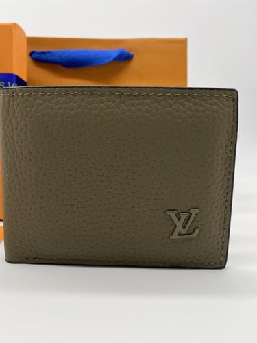 بوك لويس فيتون شامل الملحقات