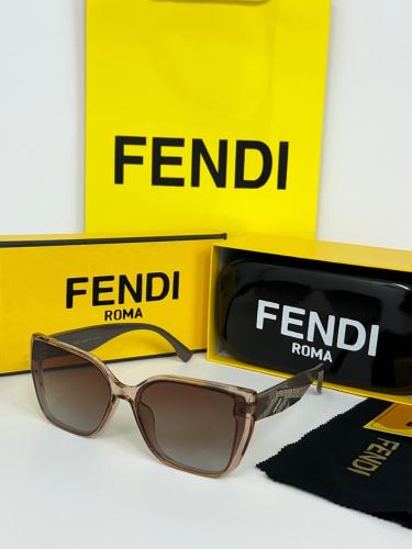 نظارة فندي لون بني مع الملحقات طبق الاصل