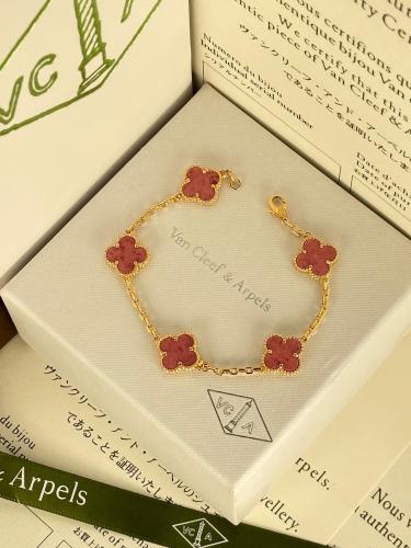 سوارة فان كليف لون وردي مع الملحقات