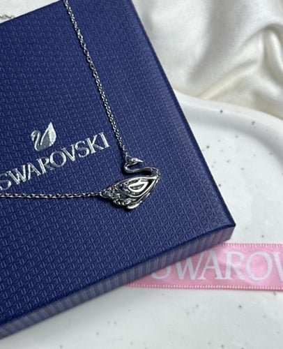 قلادة البجعة سواروفسكي شامل الملحقات