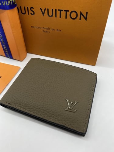 بوك لويس فيتون شامل الملحقات