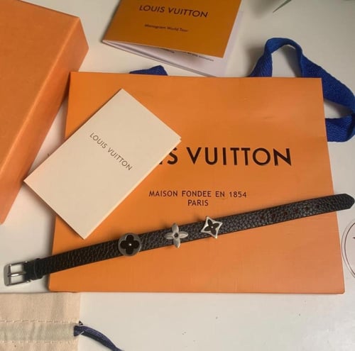 سوارة لويس فيتون جلد أسود