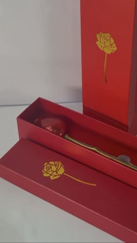 هدايا عيد الحب مكونه( خاتم بندورا بلون الفضي + ورد...