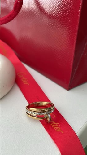 خاتم كارتير ذهبي.