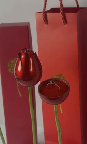 هدايا عيد الحب مكونه( خاتم بندورا بلون الفضي والأح...