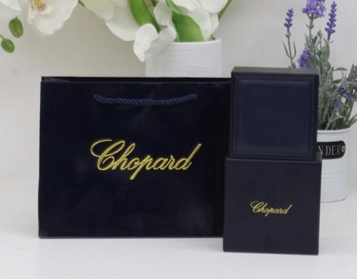 ساعة شوبارد ذهبي وفضي بإطار أبيض شامل الملحقات