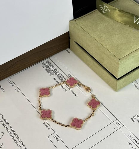 سوارة فان كليف لون وردي مع الملحقات