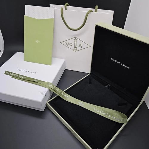 طقم فان كليف ذهبي كامل(سلسال+أسوره+خاتم+حلق)