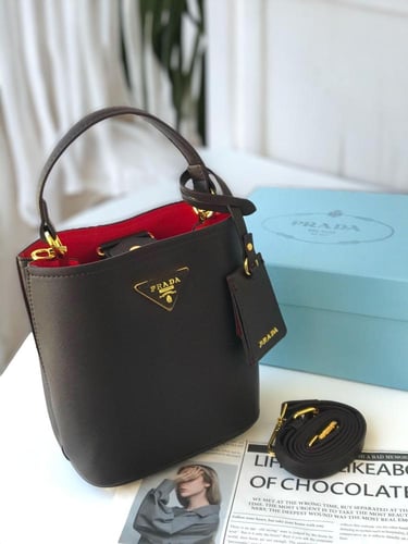 شنطة برادا طبق الاصل