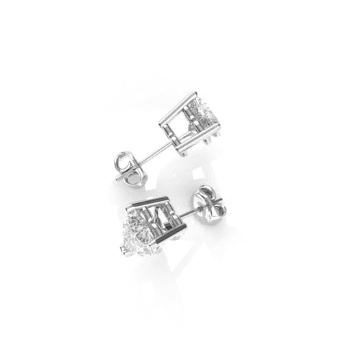 HRT 0.50 pointer of LOVE CVD earrings
