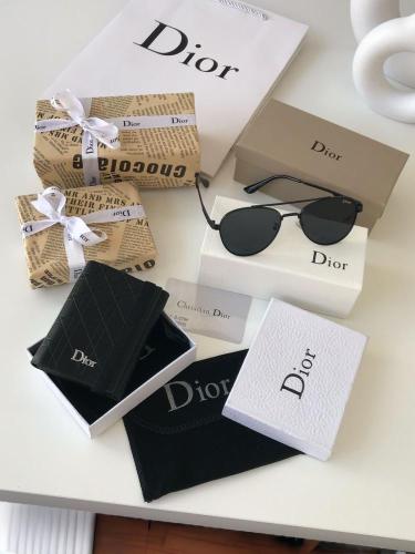 تنسيق هدايا رجالية - بوك ونظاره ديور