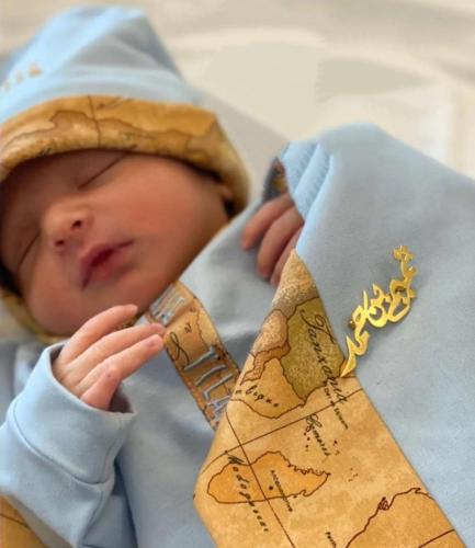 بروشات مواليد بالاسم مطليه بالذهب والفضة