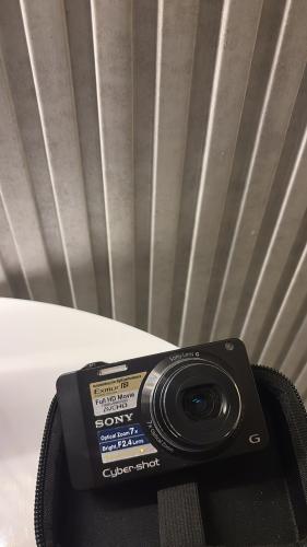 Sony cybershot in black