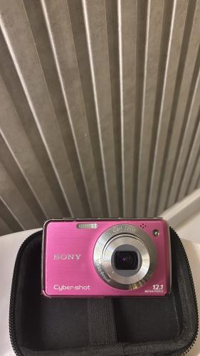 Sony cybershot in pink