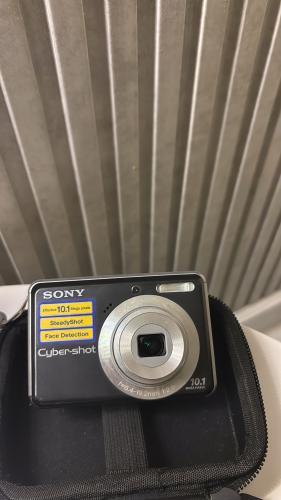 Sony cybershot in black
