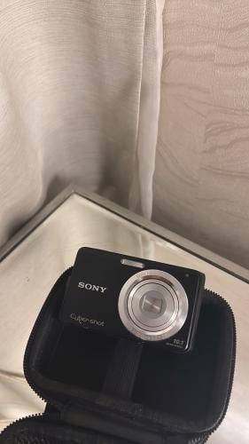 Sony cybershot in black
