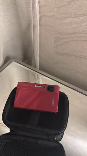 Sony cybershot in pink