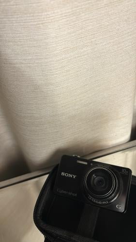Sony Cybershot in black