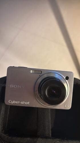 Sony cybershot in silver