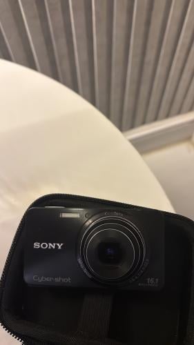 Sony cybershot in black