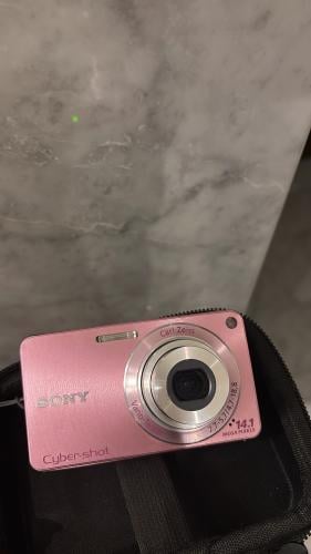 Sony cybershot in pink