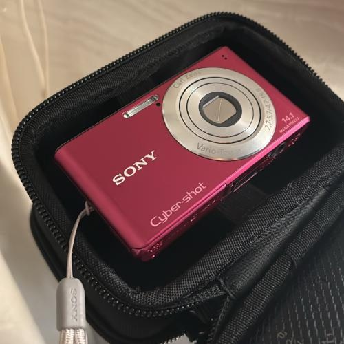 Sony cybershot in pink