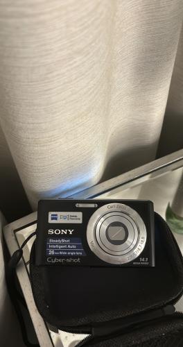 Sony Cybershot in black