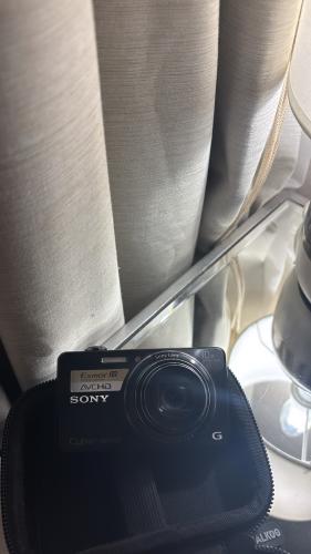 Sony cybershot in black