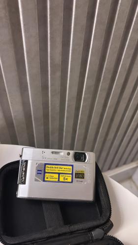 Sony cybershot in silver
