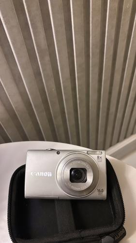 Canon powershot A4000 is with box