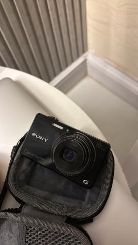 Sony Cybershot in black