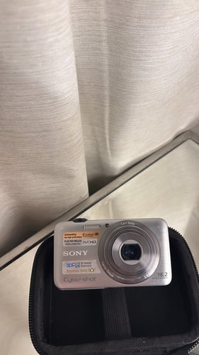 Sony cybershot in silver