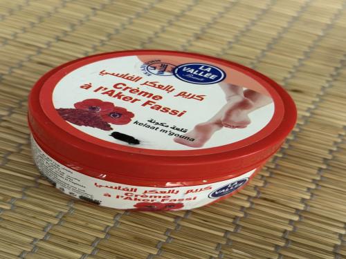 Foot whitening and moisturizing cream
