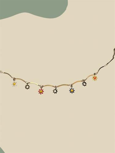 خلخال ذهبي يتدلى منه ورود ملونه (00103