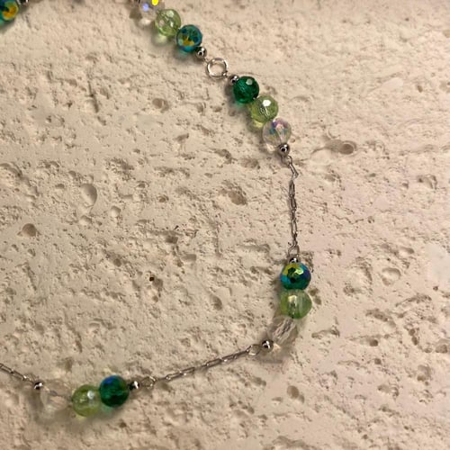 خلخال فضي مع خرز اخضر و ابيض (0027)