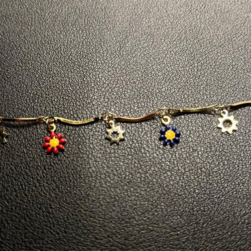 خلخال ذهبي يتدلى منه ورود ملونه (00103