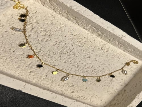 خلخال ذهبي يتدلى من اشكال مختلفه (0098)