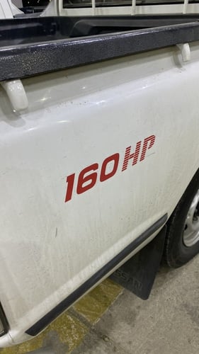 علامة 160hp للددسن قطعتين