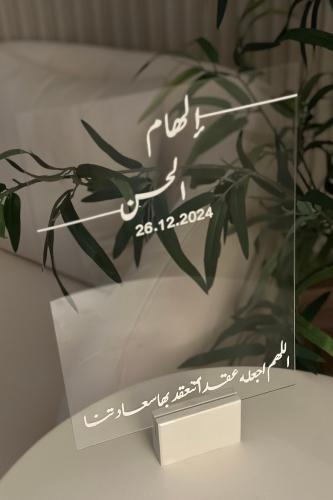 اكريلك شفاف للجوال مع قاعده رخام