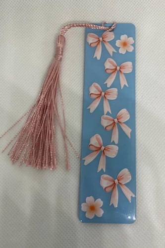 مرجع كتاب -علامة للكتاب - am just girl