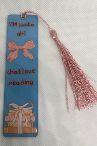 مرجع كتاب -علامة للكتاب - am just girl