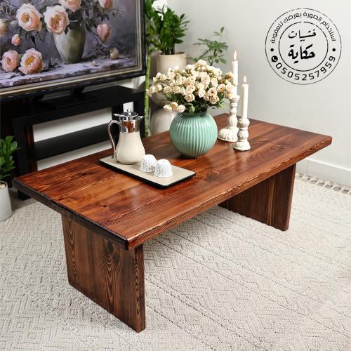 طاولة بتصميم عتيق
