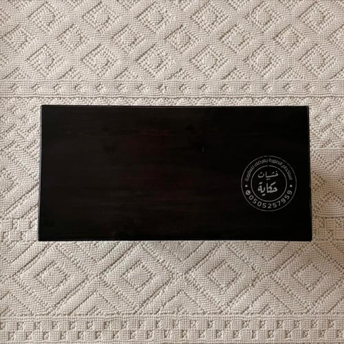 طاولة بتصميم عتيق