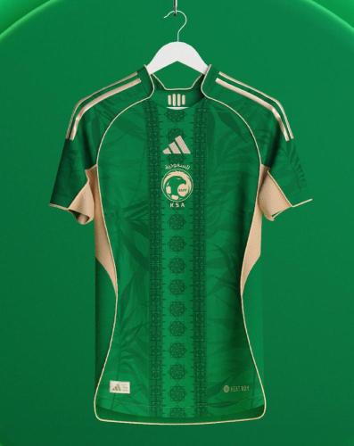 تيشيرت المنتخب السعودي بتصميم خاص