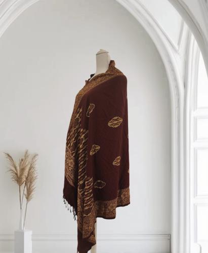 الشال الكرزي الملكي Crimson Royal Shawl