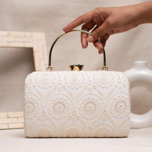 كلتش العاج المطرز Ivory Embroidered Clutch
