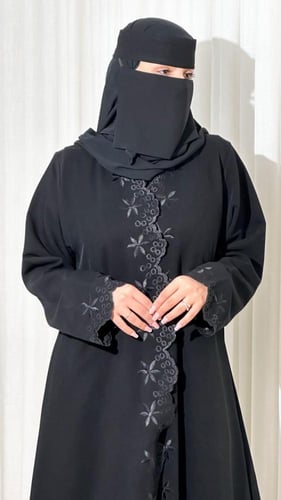 نقاب أسود قصير ناعم بتصميم فاخر وخيط مايل – جودة ر...