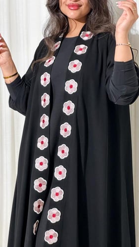 عباية ميهاف كريب ملكي بتطريز ورد فاخر وتصميم دبل ك...