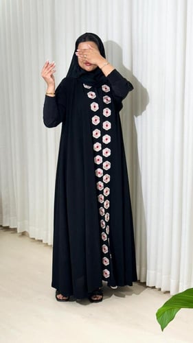 عباية ميهاف كريب ملكي بتطريز ورد فاخر وتصميم دبل ك...
