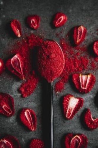 فراوله حبه كامله مجففه بالتجفيف البارد